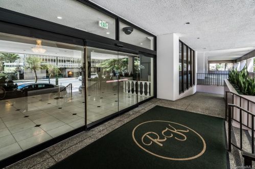 2240 Kuhio Ave, Honolulu HI  96815-2898 exterior