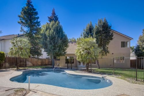 1241 Claremont Ct, Tracy, CA 95376-8300