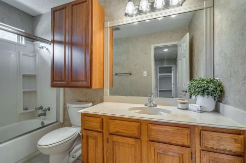 305 Trl Vw Ln, Garland TX  75043-5631 exterior