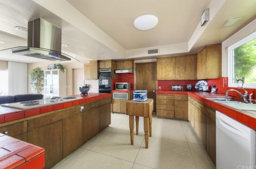 1660 Cielito Dr, Glendale CA  91207-1022 exterior