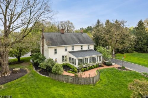 98 Sand Hill Rd, Flemington, NJ 08822-5582