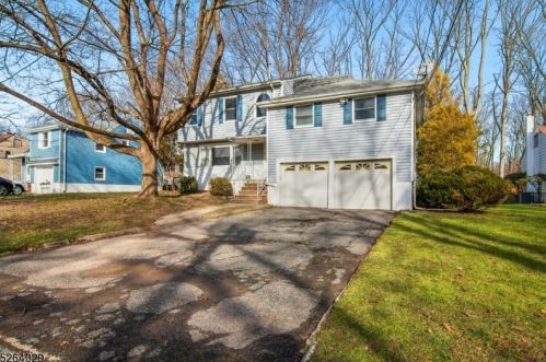 18 Ronald Ter, Town Center, NJ 07052-2920