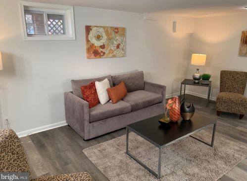 9407 Colesville Rd, Silver Spring MD 20901-4819 exterior