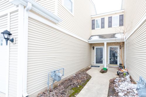 6524 Marble Ln, Carpentersville, IL 60110-2494