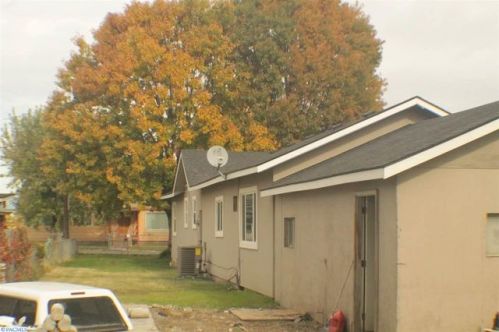 4 Volland St, Kennewick WA  99336-2239 exterior