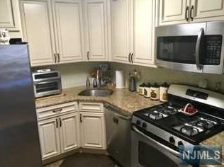 994 Boxwood Ct, Mahwah, NJ 07430-2346