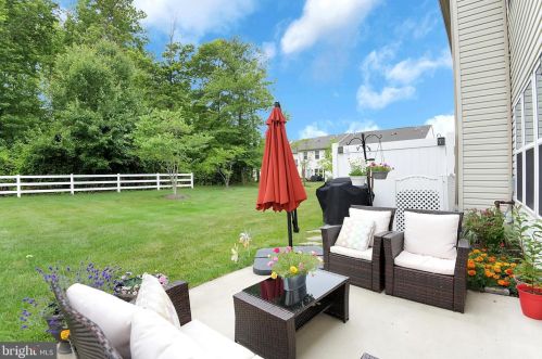 10 Ventana Ct, Trenton NJ 08619-3971 exterior