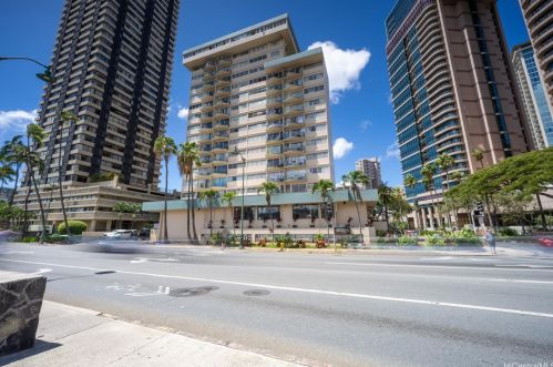 1909 Ala Wai Blvd, Honolulu HI  96815-1817 exterior