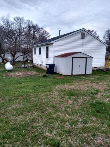 726 Prospect Rd, Hurt VA  24563-2312 exterior