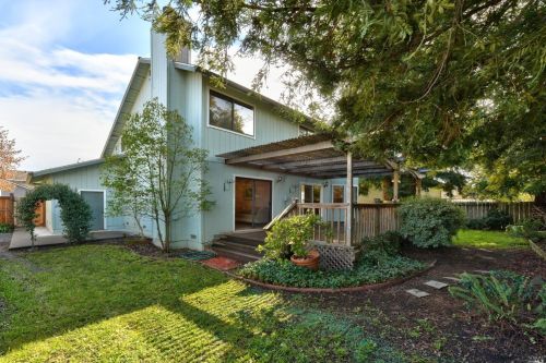 9332 Jessica Dr, Windsor, CA 95492-8855
