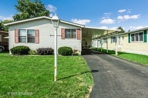 605 Hillcrest Ln, Bull Valley, IL 60014-8252