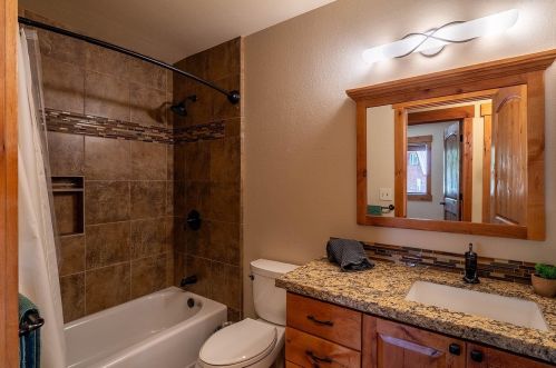 12628 Pinnacle Loop, Truckee CA  96161-6926 exterior