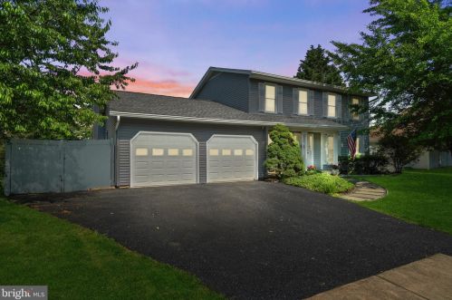 1307 Boulder Crest Ct, Herndon, VA 20170-5705