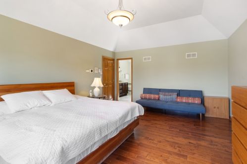 6870 Fieldstone Dr, Willowbrook IL  60527-6968 exterior