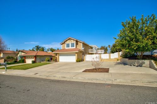 3071 Wicklow Dr, Riverside CA  92503-5806 exterior