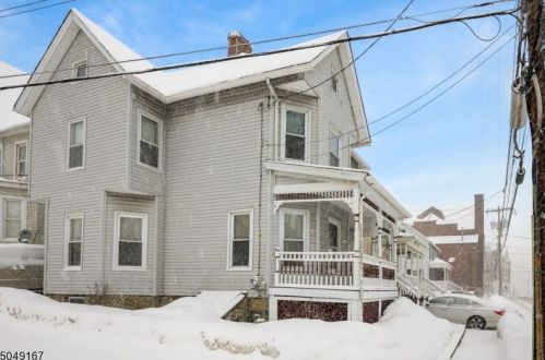 8 Madison St, Fredon, NJ 07860-2007