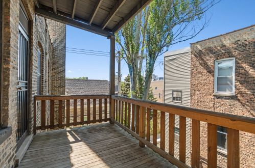 2006 Walton St, Chicago IL  60622-4999 exterior