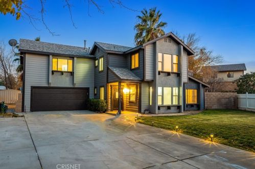 42320 La Gabriella Dr, Lancaster CA  93536-3568 exterior