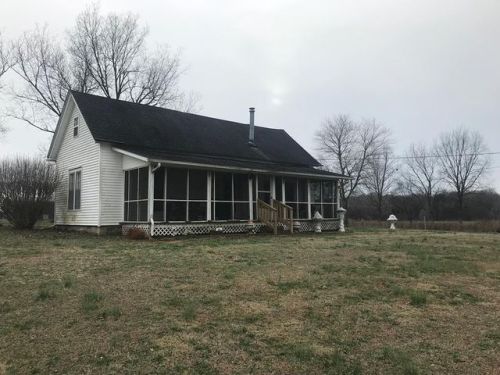 445 Mason Lake Rd, Puryear, TN 38251-4218