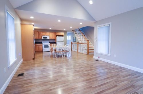 40 Whitecap Rd, Niantic CT  06357-3326 exterior