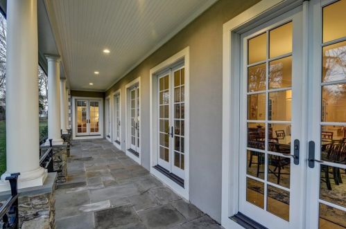 11 Ocean Lawn Ln, Middletown, RI 02840-6947