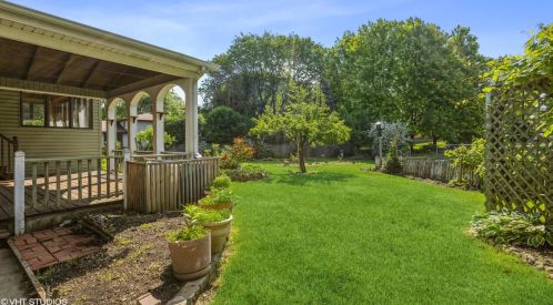 3 Swan Cir, Lemont IL  60440-1237 exterior