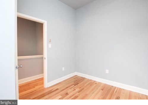 2131 5th St, Philadelphia PA 19122-1411 exterior