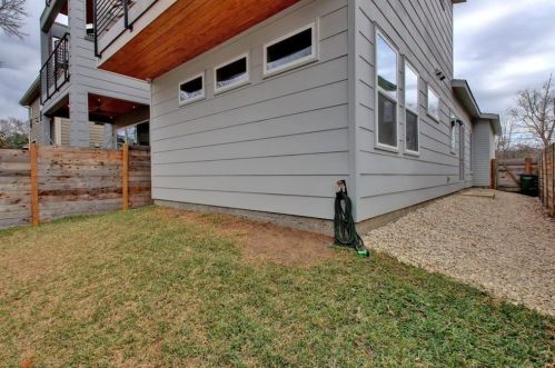 1174 Bedford St, Austin TX  78702-2404 exterior