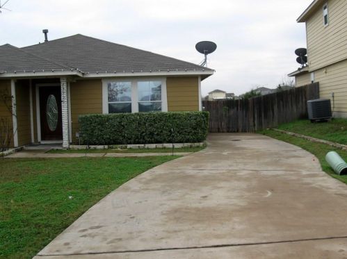 17725 Golden Valley Dr, Webberville TX  78653-5344 exterior