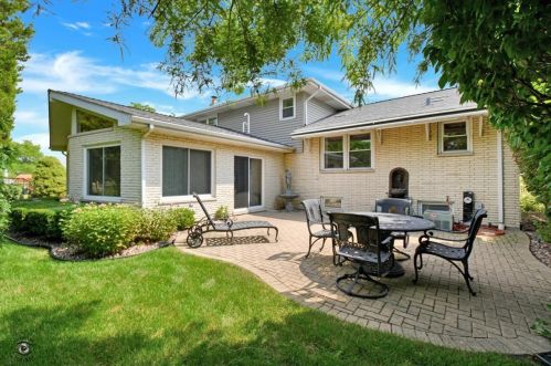 8814 Sycamore Ct, Tinley Park, IL 60487-6140