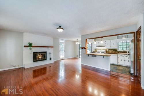 975 Malibu Dr, Marietta, GA 30066-2835
