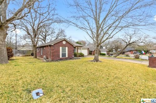 2906 Red Oak Dr, Morgans Point, TX 76513-1027