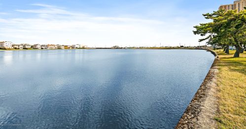 3 Deal Lk Ct, Tinton Falls NJ 07712-5116 exterior