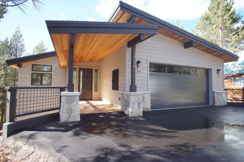 13799 Hillside Dr, Truckee, CA 96161-6816