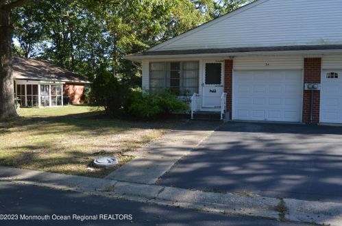 3 Myrtle Pl, Lakehurst, NJ 08759-3083