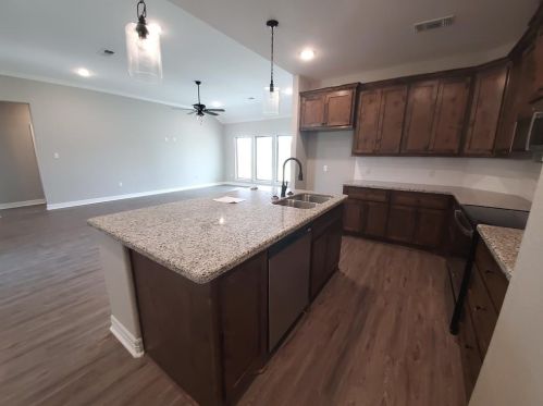 233 Shannon St, Angleton TX 77515 exterior