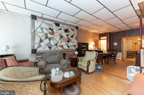 1905 10th St, Philadelphia, PA 19148-2316