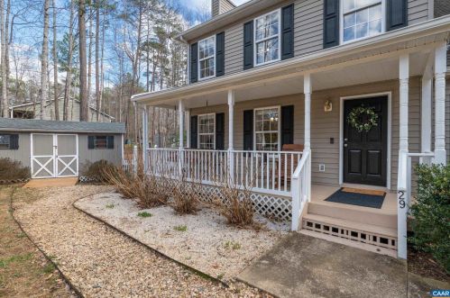 29 Begum Rd, Bybee, VA 22963-2914