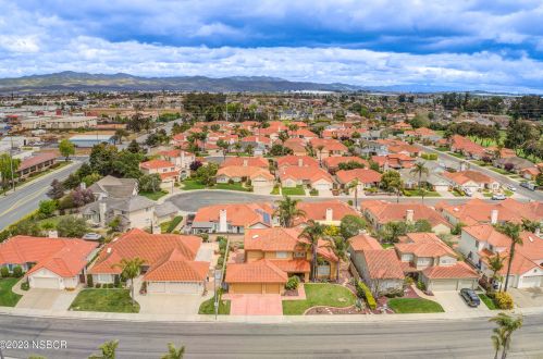 2418 Sandpiper Dr, Santa Maria CA  93455-1521 exterior