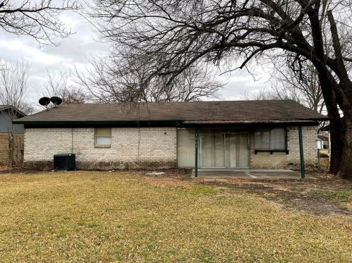 1005 Foxe Basin Dr, Garland, TX 75040-5285