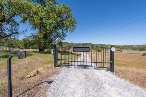 2340 Shingle Springs Dr, Swansboro Country, CA 95667-9469