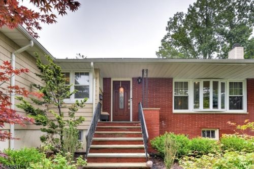 2 Devonshire Ter, Town Center, NJ 07052-2708