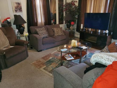 25 Venice Ave, Providence, RI 02919-6227