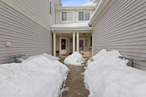 546 Thornhill Ln, Palatine, IL 60074-7085
