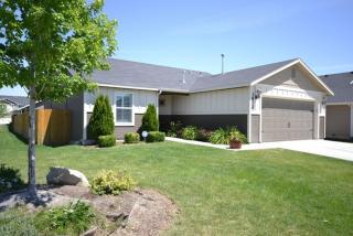 1872 Grayson St, Meridian ID  83642-9150 exterior