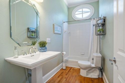 2507 Brookline Cir, Atlanta GA  30319-3690 exterior