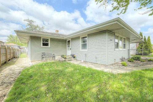 3504 Normandy Ave, Rockford, IL 61103-2131