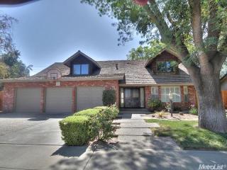 2720 Raintree Pl, Modesto, CA 95355-4647