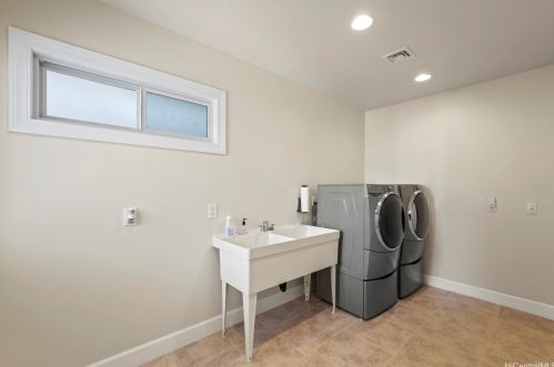 1717 Iwi Way, Honolulu HI  96816-3826 exterior