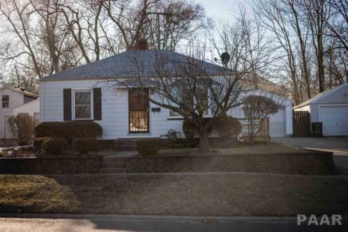 1207 10th St, Pekin, IL 61554-2923
